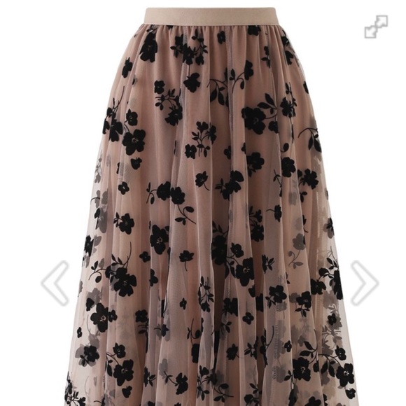 Chicwish 3D Posy Double-Layered Mesh Midi Skirt Caramel Color Size XS/S … - Picture 4 of 13